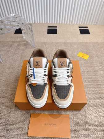 配饰30 louis Vuiton 路易威登 新款 Lv Trainer系列板鞋篮球鞋 Lv Trainer运动鞋是由设计师Virgil Abloh由复古篮球鞋 - 点击图像关闭