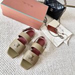 拖鞋 凉鞋 代购版 Loro Piana LP Sprightly Charms系列 方头凉拖鞋 凉鞋材质：面料原版牛皮，牛皮内里及垫脚进口真皮大底码数：35-
