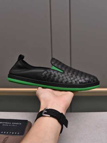 p 一脚登 Botteg* Venet* 高端精品 Size：38-44 45定做 Bv新品，头层牛皮人工编织经典风格与当代时尚气质和谐交融，橡胶鞋底轻便灵活,