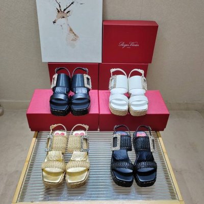 冲量价: *专柜新款Viv' Go-Thick金属扣皮革穆勒鞋 经典水钻扣拖鞋 ★★★★★ 认准代购级别顶货！台资工厂p出品！气质高级的一款休闲拖鞋，不仅轻便舒