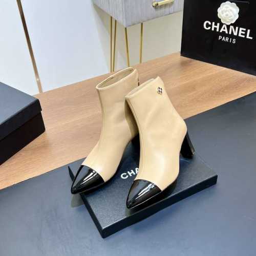 最新款 CHANEL｜小香香奈儿尖头高跟短靴 对它一见钟情 不夸张哦～ 这大概就是小香的魅力 总是很懂女生 虽然看上去很冷但配上黑丝袜特有感觉 是今年的最新款来
