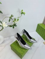 出厂 2025 Sss新款报到 Gucci 古*奇 原单品质 原汁原味的欧式风格 上脚非常完美穿搭上配此鞋 优雅大方 晶莹剔透 无论种各配件材质 都是家独一比一