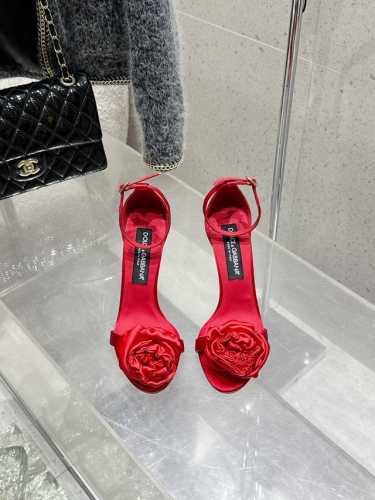 高版本 Dolce & Gabbana 杜嘉班纳 Dg时装走秀款高跟鞋蝴蝶结水钻花朵凉鞋 鞋面牛漆皮 进口真丝 内里垫脚羊皮 进口真皮大底 跟高：10.5Cm
