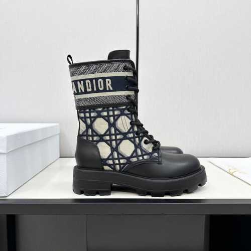 2024ss最高版本 Dior 迪奥秋冬靴复古工装靴 ，鞋面进口小牛皮拼接最新进口科技电绣面萱型百搭瘦脚yyds.造型立体饱满，帅气十足 上脚舒适 ，设计风格非