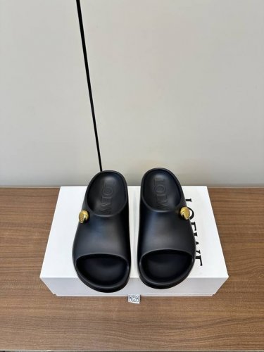 loewe｜罗意威夏季Paulas限定时尚拖鞋 超轻拖鞋，超舒服，湿水，去沙滩穿超合适的， 颜值也很高，高度2Cm那样，夏季必备款 橡胶发泡一体成型！电镀五金扣