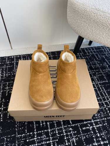 代购级 MOON BOOT LUNA系列 24秋冬季新款 雪地靴 长期主义购物一moonboot雪地靴因为冬天想去追极光，对比了很多雪地靴，超轻发泡大底 moo