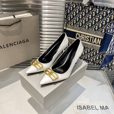 橙子出厂价p balenciaga 巴黎世家新款 金属扣 Bb扣尖头高跟鞋 细跟单鞋 巴黎世家的鞋子绝对开了挂 整双鞋的精髓就是它的鞋头了 够长够尖 并且不带臃