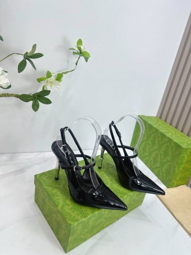 出厂 2025 Sss新款报到 Gucci 古*奇 原单品质 原汁原味的欧式风格 上脚非常完美穿搭上配此鞋 优雅大方 晶莹剔透 无论种各配件材质 都是家独一比一