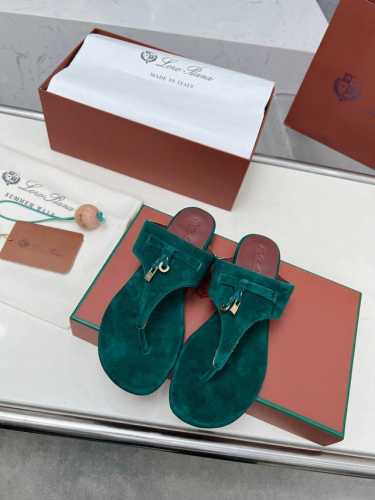 Loro Piana*顶级正品级夹脚拖鞋购买原版1:1复制 于1924年4月24日一手创立现有的Loro Piana公司。家族经营至今已是第六代，为讲求品味及对