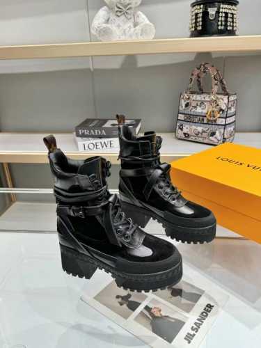 lv 路易威登 厚底鞋 專檀新款新色，[ 腰不断帮 欢迎对比，品牌专用进口老花面料 。完美设计 ，打造最美 单品。◆代购级别！高级感十足！国内外博主刷爆的一款，