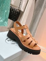 顶级经典凉鞋 原版编织交叉厚底凉鞋 超轻无敌轻凉鞋加入夏日阵营 交叉带的设计拯救不少鞋型 一点都不挑人 穿上一样的洋气 定制进口柔软胶片材料 轮胎凸纹橡胶超轻鞋