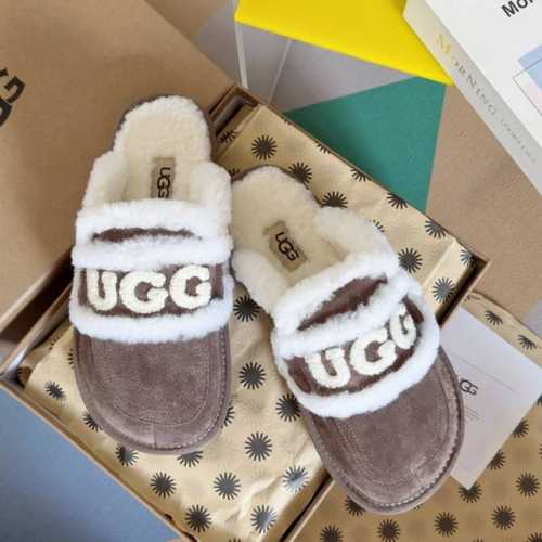 顶级版本：女款 澳洲UGG 油叽叽 刺绣 字母 羊毛拖 胖头拖 胖丁拖鞋 雪地靴 原版购入开发 做货 油叽叽刺绣logo毛毛鞋，一眼就上头的款式 胖胖的方圆头鞋