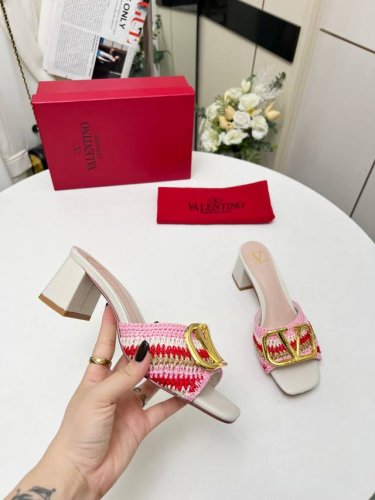 橡胶底 真皮大底 Valentino.华伦天奴 最新系列 手工编织细节完美 非常亮眼的走秀系列推出 码数：35一43码