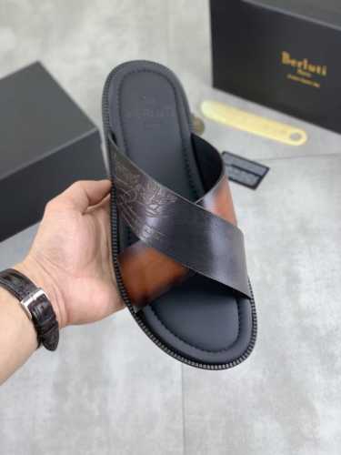 工厂P价P 实价 高品质 Berluti 布鲁提 新款拖鞋来袭 进口牛皮材质纯手工重复擦色改色制成 内里垫脚进口精选小牛皮制作 品牌Logo双色 原版大底 时髦