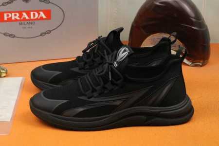 爆单款 Prada 普拉达 香港专柜休闲鞋，专柜品质，优质做工，鞋面采用进口透气飞织弹力布面料，舒适透气内里，原板橡胶大底 ，休闲时尚，高端品质，码数：38-4 - 点击图像关闭