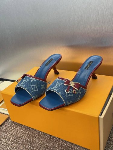 louis Vuitton 2025春夏新款猫跟蝴蝶结果冻色女鞋 Lv 字母Logo五金扣方头拼色凉拖鞋 材质 鞋面进口环保透气老花皮+水染羊皮内里+意大利真皮