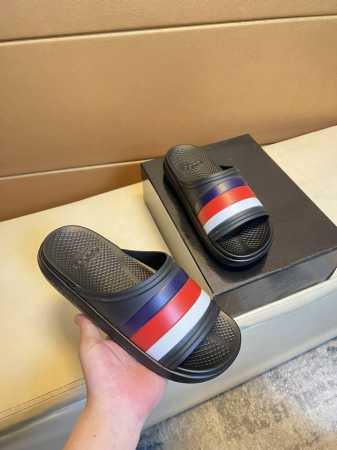 Gucci古奇拖鞋 男鞋高端品牌 官网1:1最新力作：原版开模定制，面料釆用进口原版材料制作，升级版tpu大底，更轻便，防滑。市场顶级品质，简单不失品味，潮人必 - 点击图像关闭