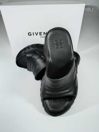 冲量价: 最新款Givenchy 纪梵希爆火棉花糖拖鞋 10Cm，非常显高显瘦 显腿直 而且这个款式也非常的百搭 重点 自重很轻、且不磨脚 # 码数：35.39 - 点击图像关闭
