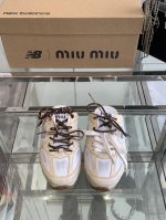 380Miu Miu New Balance530联名款25Ss春夏新款半拖 超级大热门 无论你如何穿搭请都不要放过这一双530系列的运动鞋 非常好搭配 洋气到