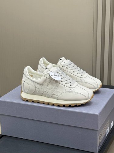 出厂 男+10 Hogan Ss25 Arrival~ 运动鞋新品 霍跟25春夏运动鞋新品 脚感轻盈，增高效果满分 小牛皮材质，科技立体弹力内