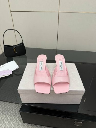 厂价 jimmy Choo 吉米周经典 高跟拖鞋 真的是看一眼就爱上的程度 丝毫不夸张 设计显秀气 上脚贼好看 特别精致 面料采用进口小羊皮 内里踮脚混种羊皮