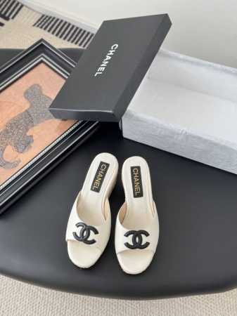 chanel 25P新款双C拖鞋 春夏新款，高版本高品质。 鞋面牛皮，垫脚羊皮，原版大底。 Size:35-39 其他码数定做 - 点击图像关闭