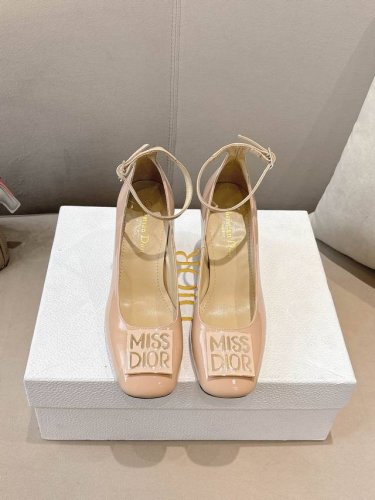 miss Dior Fw25New Arrival～ D家25秋冬迪奥小姐 精致玛丽珍新品 Missdior 五金扣件，好精致啊，小方头时髦复古！整一个富家千金