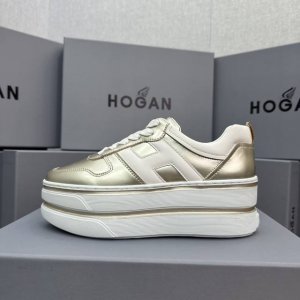 hogan 双杠系列 展现盐甜少女感，穿搭双杠鞋，展露自信魅力 欧美明星的超级爆款，太多明星穿了！ 自诞生以来，其优雅而不拘谨.. 前卫而时髦的设计风格， 深受
