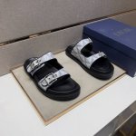出厂价 迪～ 男士休闲拖鞋 2024Z柜同步发售 码数:38-44# 2个颜色鞋面选用多材质拼接真皮内里，舒适透气，鞋底：原版舒适耐磨大底，实物拍摄实物更赞