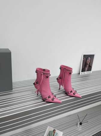 最高版出厂 巴黎世家长靴金属钉LE cagloe机车靴 Balenciaga柳丁尖头侧拉链高靴 巴黎时装周重磅新品，海外各大博主相继大秀 金卡戴珊Kardash - 点击图像关闭