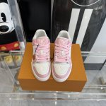 p直销 女鞋 女装 情侣款 Lv Trainer系列篮球运动鞋 原版开模Tp直销pu大底 质感原版一致原版开发 顶级版本 所有细节都和正品一致 码数 35-45