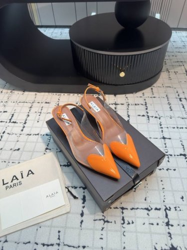 顶级版本新款最新爆品小红书火推Alaia High Love爱心细跟凉拖系列！ “Designerofdesigners”更影响着很多人的风格！这些Alaia的