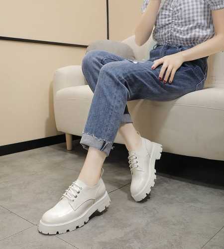 顶级版本 AlexanderMcQueen2024秋冬最新明星网红同款原版1：1品质复刻，官网走秀款火爆开售秋冬必备炸街款 设计风格注重层次感 轮廓感 流畅的线