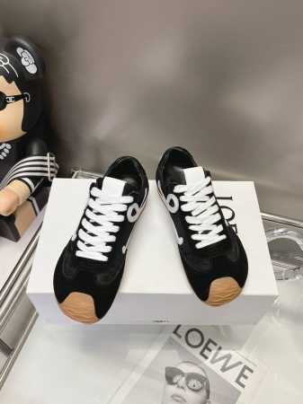 LOEWE原版BALLET RUNNER2.0 罗意威芭蕾鞋！按原版套楦工艺 不对称鞋头造型，罗意威的标志性设计！超柔软、轻便且灵活的波浪纹原版TPU底， 不是 - 点击图像关闭