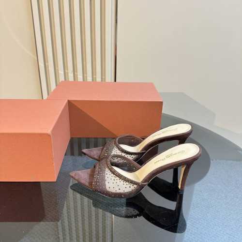 gianvito rossi 2024 新款拖鞋顶级版本，代购品质！施华洛奇水钻尖头高跟拖鞋，宛如从童话中走来的仙履。施华洛奇水钻璀璨耀眼，如同繁星点点镶嵌其上