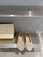 unfolio 25Ss 春夏新款单鞋时尚界久违的极简之美 经典时尚配色 毫不费力的优雅风来袭 时髦 精致 绝美 面料 原版牛皮 原版麻布 内里 羊皮内里 大底