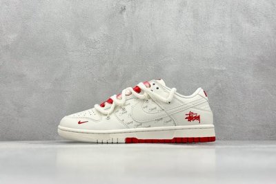 400 現貨 终端放店 Xc版 Nike Sb Dunk Low X Stussy 白红小钩绑带 纯原大厂出品 极力推荐 原装头层材料 独家版型蒸餾加工 帶來的