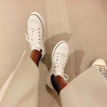 白色 香奈儿chanel家19年早春款爆上市，杨幂同款，欧美街拍，网络红人各路女神最喜欢的一款，专柜都一鞋难求，原版开模一个多月了，终于可以出来了， C帮面:进