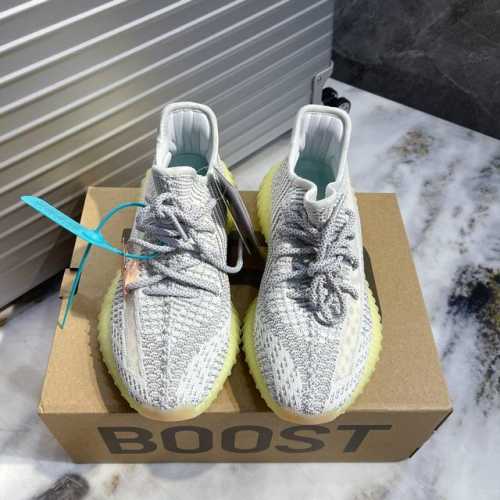 出厂340灰满天星 款号：4349原厂级 Adidas Yeezy 350 官网同步 德国“Basf”巴斯夫原料，阿迪达斯指定“宜丰”发泡厂原底；2、阿迪达斯指