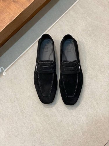Berluti布鲁提 Venezia小牛皮乐福鞋 本款鞋面采用Venezia小牛皮制作 不对称Venezia Scritto图纹装饰 小牛皮鞋垫与衬里 橡胶外底
