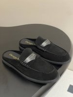 25Ss早春新款Dior迪奥D-Boy穆勒鞋 包头平底半拖鞋彩色多巴胺休闲拖鞋 这款 Dior Boy 穆勒鞋融入Dior 非凡的精湛工艺，重新诠释经典乐福鞋设