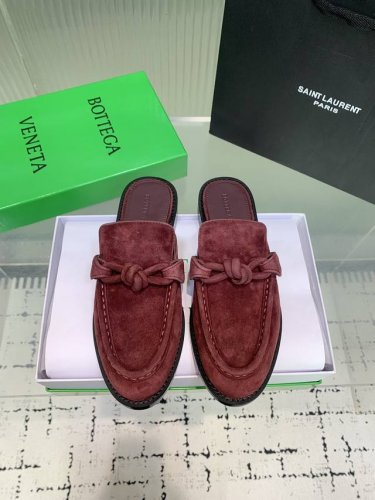 Bottega Venetabv结绳配饰乐福拖鞋 上脚轻松又时髦 穿上它 百搭又时髦 轻松穿出高级感 每一步都走出你的时尚新节奏 鞋面材质选用同原版的小牛皮材质