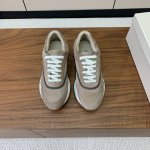 Brunell* Cucinell* 新款休闲运动鞋。鞋面采用进口牛绒纯手工串联珠链配饰！内里垫脚是高密斜纹棉布，原版开模大底！上脚超舒适。 码数：35-42