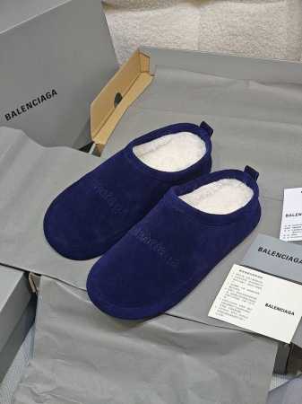 上新BALENCIAG*新款ALASKA FUR圆头勃肯鞋羊羔绒保暖拖鞋 顶级原单版最高版本 在这个追求可持续时尚的时代，巴黎世家再次以先锋之名，匠心呈现环保皮 - 点击图像关闭