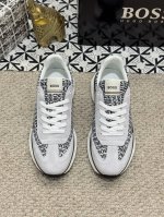 bos 男士精品 Boss 运动男鞋 本款是官方主打经典款 1:1质量 原厂名师制作 采用进口布料拼接牛皮舒适透气完美楦型 大方时尚的设计 吸引了众多消费者的追