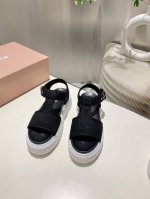出厂价p Miu Miu 2025春夏新款松糕厚底帆布罗马凉鞋.质感非常高级 厚底设计非常容易驾驭穿搭 各大网红推荐 鞋面采用定制进口高密度帆布 内里垫脚羊皮