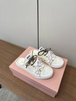 顶级版本 Miumiu｜ 缪缪2025新品刺绣帆布鞋 拖鞋 顶级原版面料质感满满，搭配经典字母刺绣，刺绣Logog立体饱满，瞬间点亮整体造型，辨识度Up！Ip超