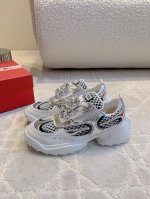 出厂价 限定蛇年钻扣 Roger Vivie*新款钻扣运动鞋 舒适又不失甜美活泼 尽显松弛感 搭配夺目钻扣 高级感满满 精致奢华又休闲好看 ZP购入1:1打造