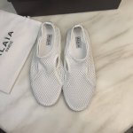 普通盒 原版盒 Alaia alaia阿莱亚复古玛丽珍鞋芭蕾舞鞋 满满的少女风 既摩登又复古的味道 非常的简约大气 不管是半身裙 连衣裙还是牛仔裤 它都能成为点