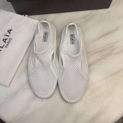 普通盒 原版盒 Alaia alaia阿莱亚复古玛丽珍鞋芭蕾舞鞋 满满的少女风 既摩登又复古的味道 非常的简约大气 不管是半身裙 连衣裙还是牛仔裤 它都能成为点